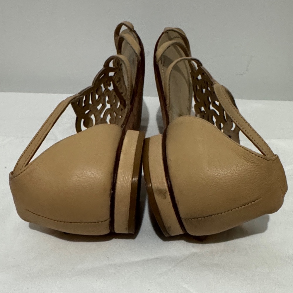 Elegant Tan Sandals - Picture 5 of 9